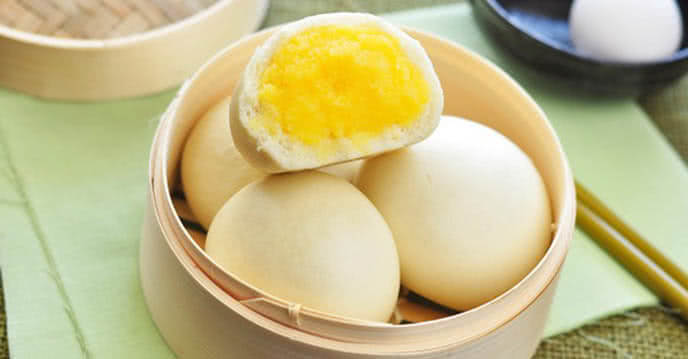 Cách làm bánh bao trứng sữa đơn giản với phần nhân sánh đặc, béo ngọt