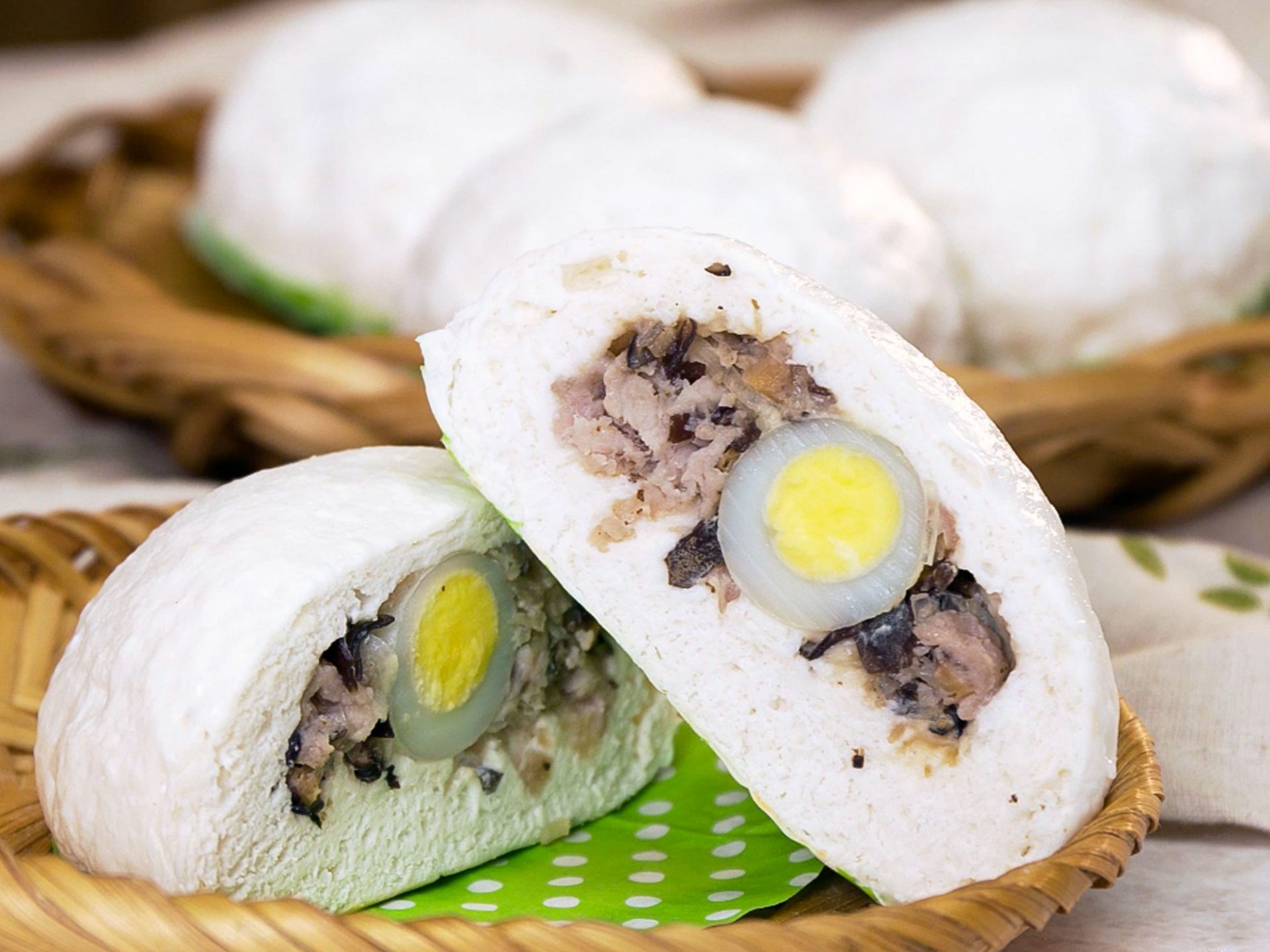 Cách Làm Bánh Bao Nhân Thịt Trứng Cút “Thơm Ngon”