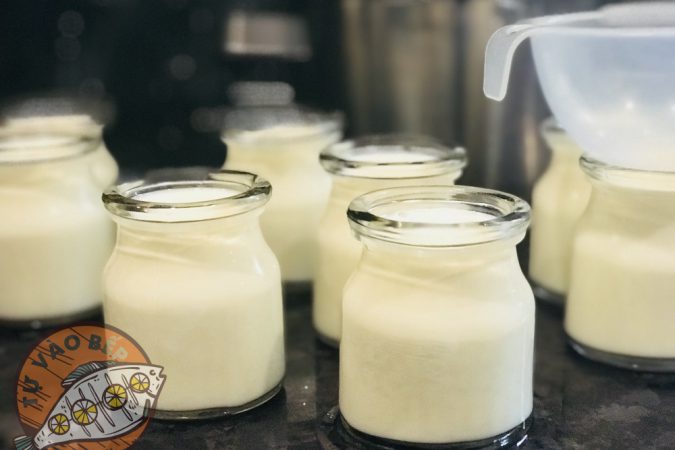 Nhà có gì tận dụng nấy với cách làm sữa chua