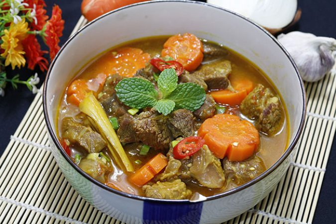 Cách nấu Bò kho với nước dừa miền nam cực hấp dẫn