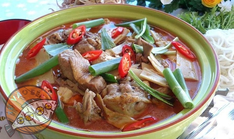 Cách làm lẩu vịt măng cay chua chua thanh mát ngon