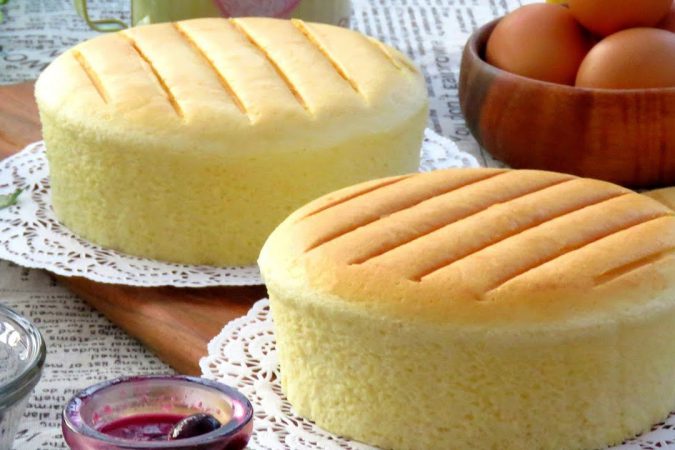 2 cách làm bánh bông lan sữa chua cực đơn giản không cần lò nướng