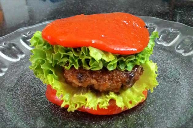 Bánh dày nhân gấc và thịt phải có hương thơm ngọt ngào của vỏ bánh cùng vị béo béo của thịt