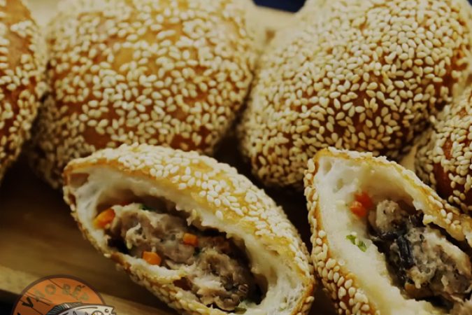 Biến tấu với cách làm bánh tiêu nhân thịt lạ miệng cực hấp dẫn