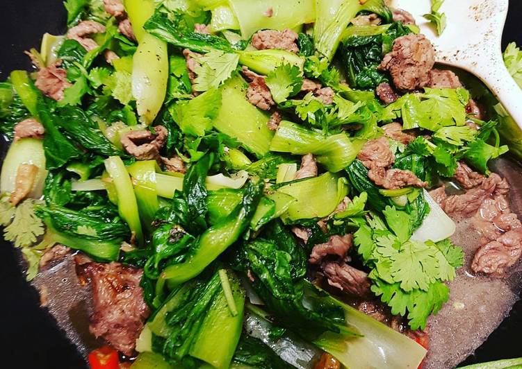 Cách làm thịt bò xào rau cải đậm nét Việt