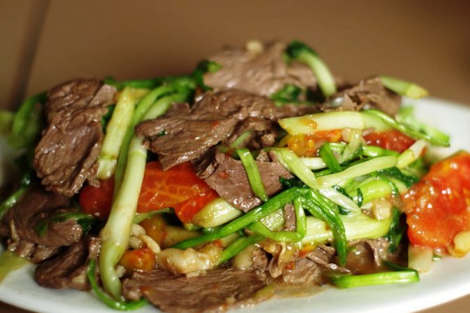 Bật mí cách nấu thịt bò xào rau cần chuẩn không cần chỉnh