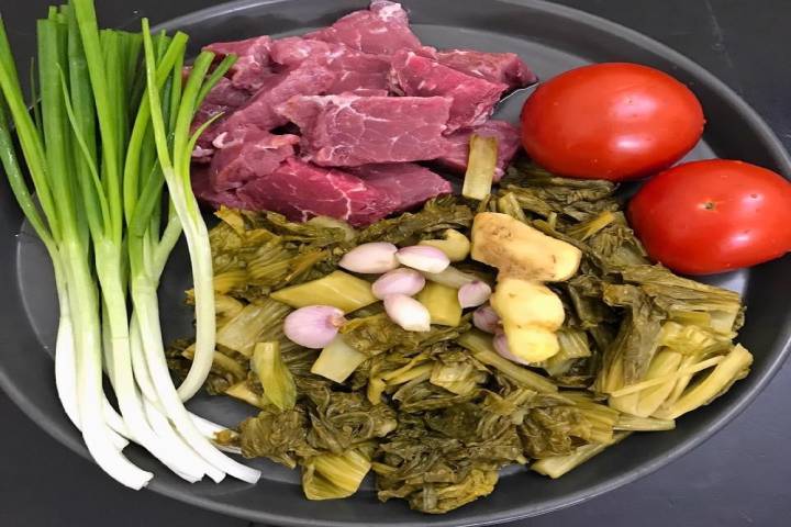 Bật mí cách nấu canh cải chua thịt bò ngon đúng chuẩn tại nhà