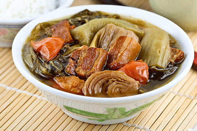 Bật mí bí quyết nấu canh dưa chua thịt lợn ngon cơm trị chán ăn hiệu quả
