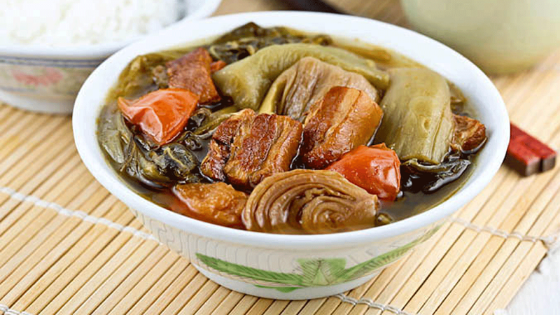 Bật mí bí quyết nấu canh dưa chua thịt lợn ngon cơm trị chán ăn hiệu quả