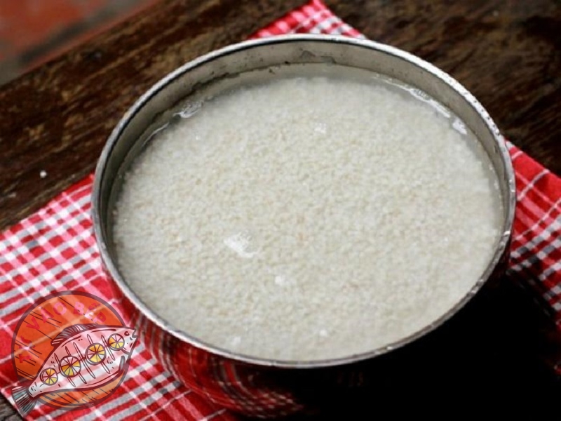 Ngâm gạo nếp trước khi nấu để gạo nếp chín đều mềm dẻo