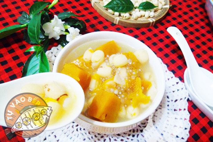 Cách nấu chè bí đỏ hạt sen làm sao ngon mà không sợ béo