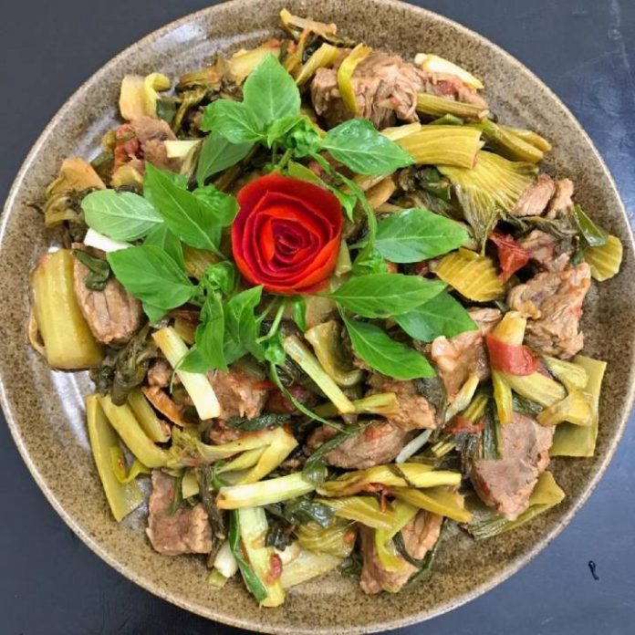 canh-nau-thit-bo-kho-dua-chua Cách nấu thịt bò kho dưa chua