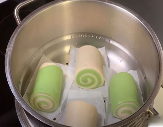 Bánh bao chay lá dứa hấp trong vòng 15 phút là được