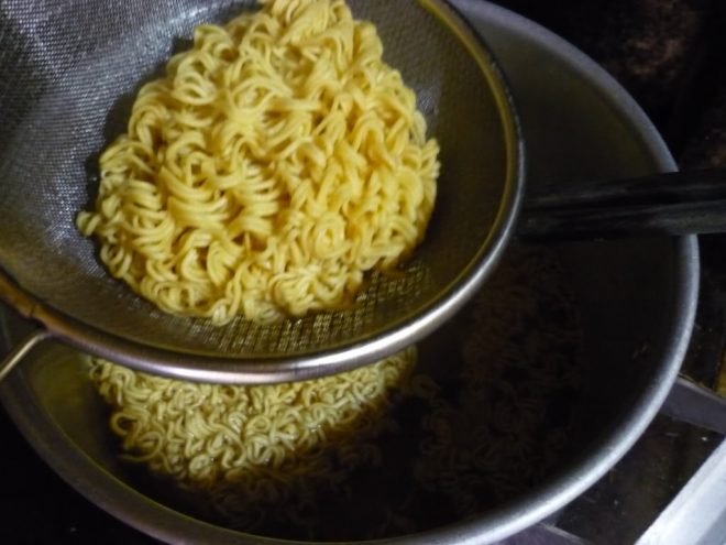 cach-lam-mi-xao-thit-bo-rau-cai-4