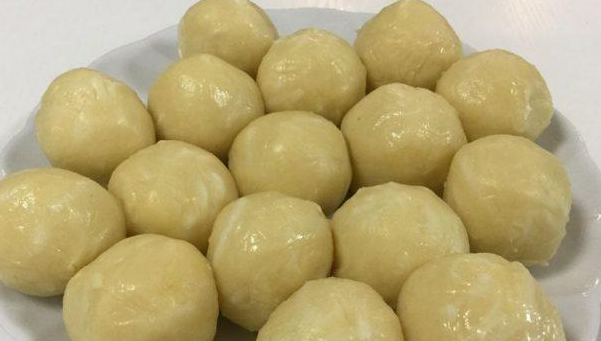 Nhân đậu xanh viên lại thành từng khối