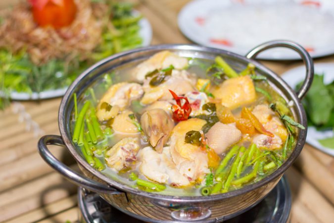 Canh thịt gà nấu măng chua cực ngon không ăn tiếc hùi hụi