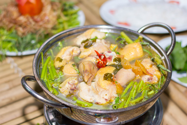 Canh thịt gà nấu măng chua cực ngon không ăn tiếc hùi hụi