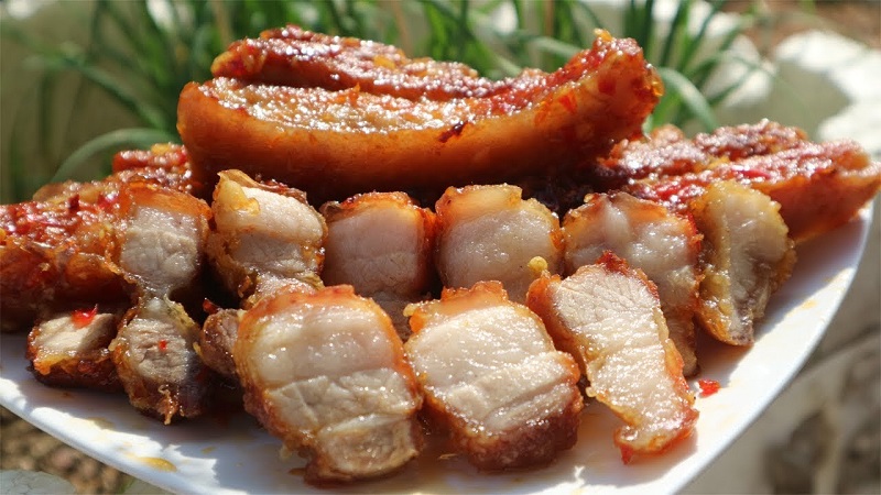 Thịt lợn chiên mắm ngon đậm đà hương vị Việt
