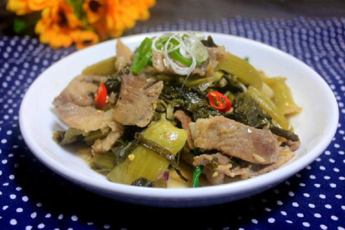 Thịt lợn xào dưa chua