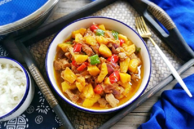Mách nhỏ chị em cách làm thịt lợn xào dứa chua ngọt ngon cơm
