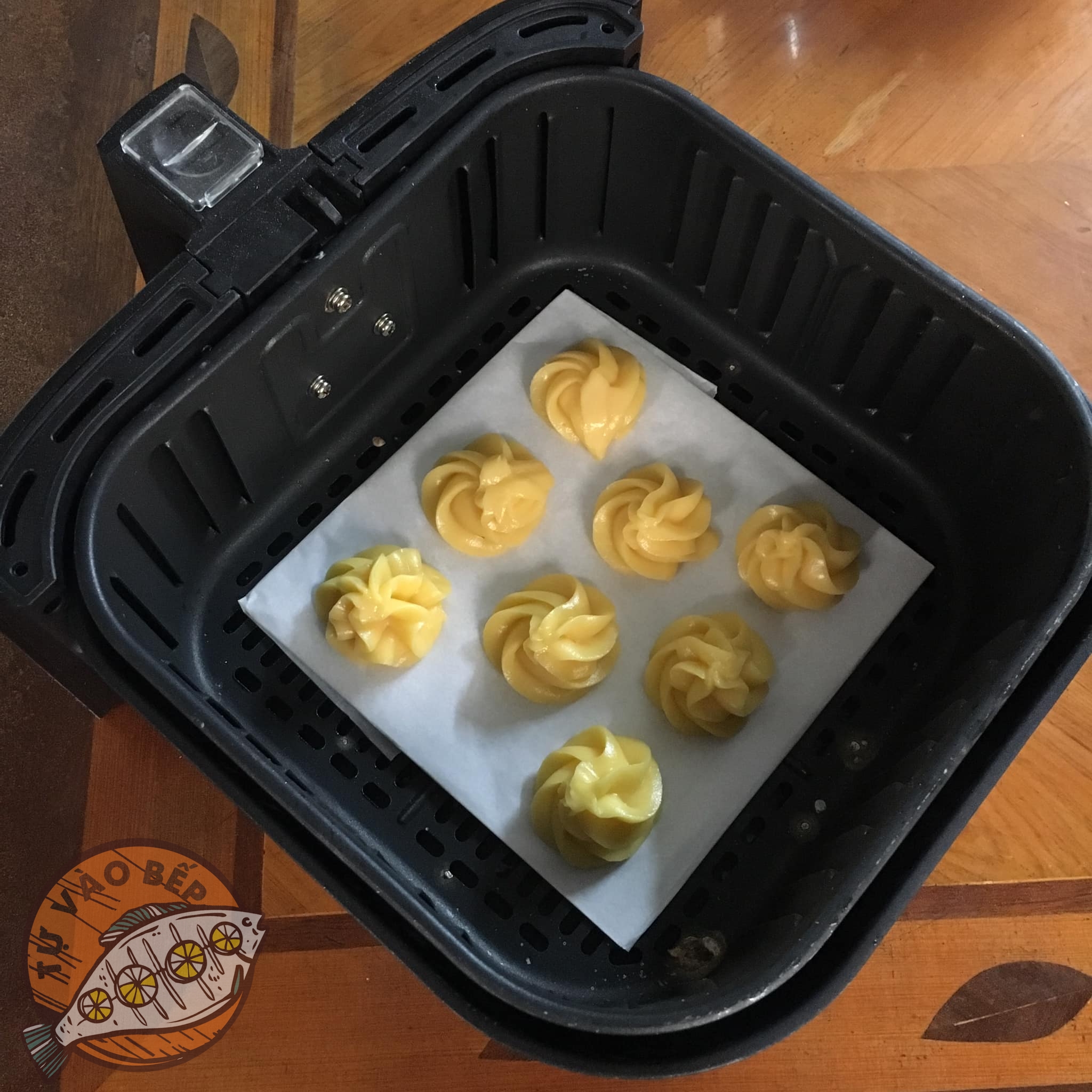 Bơm bánh với khoảng cách xa nhau (từ 3 cm trở lên) để bánh không dính vào nhau